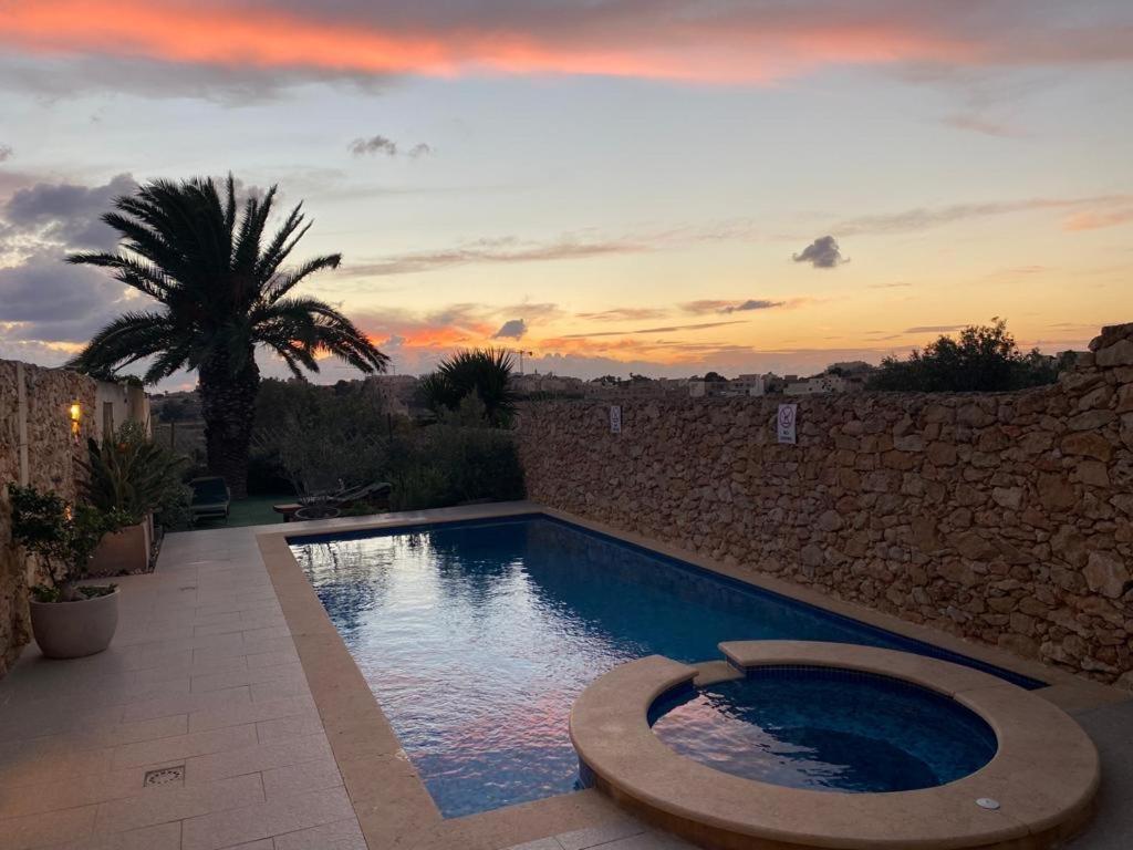 Sunset Farmhouse Villa Għarb Esterno foto